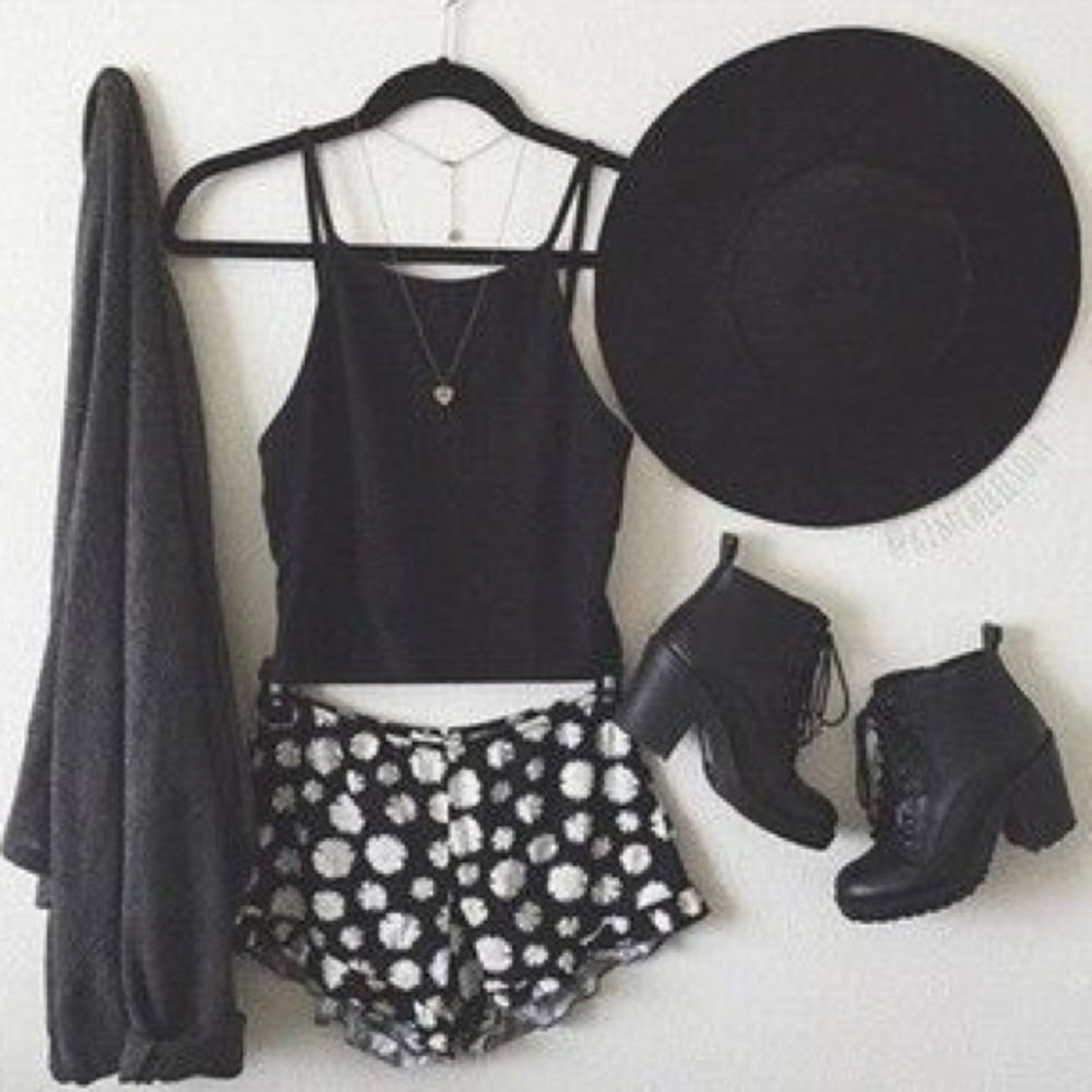 ✨ ZAC & RACHAEL • Black & White Floral Shorts